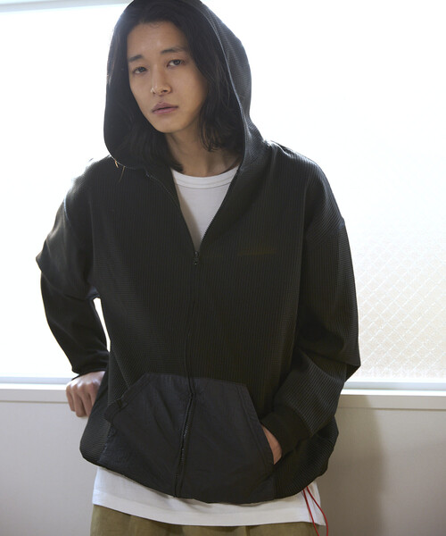 Firsthand（ファーストハンド）の「Firsthand/ファーストハンド スピンドル テック サーマル ナイロン ポケット ジップアップ パーカー（パーカー・メンズ・ブラック/ホワイト/チャコールグレー/ブルーグレー・LARGE/MEDIUM）」の6枚目の写真