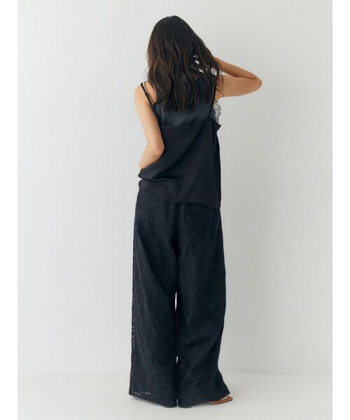 Ungrid(アングリッド)の「レースデザインサテンキャミソール(キャミソール・レディース・ピンク/ブラック/ブルー・FREE)」の5枚目の写真