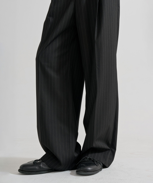 JUAN HOMME(ジュアンオム)の「ピンストライプワイドトラウザー(ブラック)(スラックス・メンズ・ブラック・SMALL/LARGE/MEDIUM)」の6枚目の写真