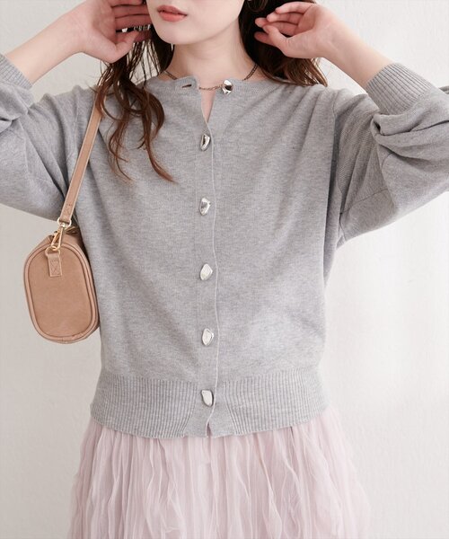 natural couture(ナチュラルクチュール)の「リサイクルポリニュアンス釦カーデ(カーディガン/ボレロ・レディース・アイボリー/ミント/ピンク/チャコールグレー/グレー・FREE)」の3枚目の写真