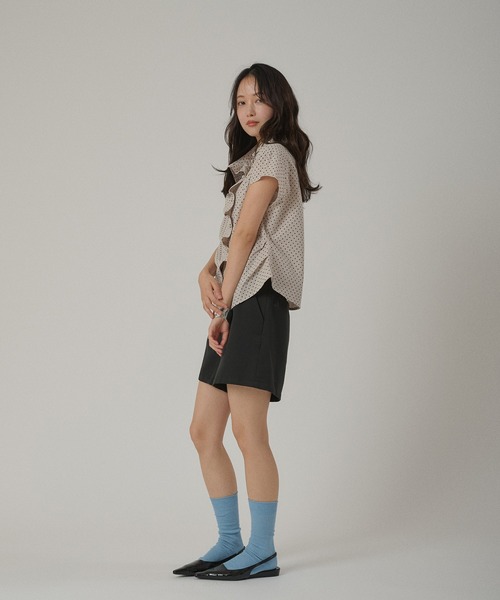 MUHET（ミュエータ）の「gather design shirt blouse / ギャザーデザインブラウス（シャツ/ブラウス・レディース・ベージュ/ライトブルー/ブラック・FREE）」の15枚目の写真