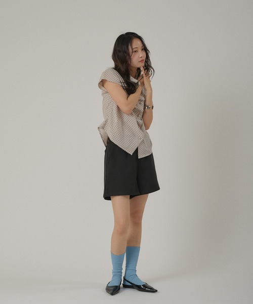 MUHET（ミュエータ）の「gather design shirt blouse / ギャザーデザインブラウス（シャツ/ブラウス・レディース・ベージュ/ライトブルー/ブラック・FREE）」の16枚目の写真