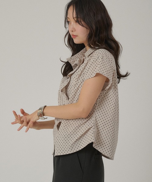 MUHET（ミュエータ）の「gather design shirt blouse / ギャザーデザインブラウス（シャツ/ブラウス・レディース・ベージュ/ライトブルー/ブラック・FREE）」の12枚目の写真