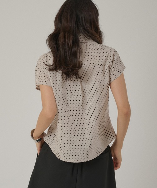MUHET（ミュエータ）の「gather design shirt blouse / ギャザーデザインブラウス（シャツ/ブラウス・レディース・ベージュ/ライトブルー/ブラック・FREE）」の13枚目の写真