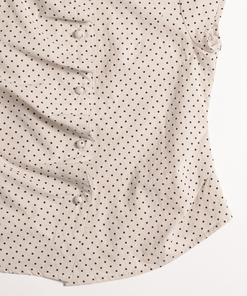 MUHET（ミュエータ）の「gather design shirt blouse / ギャザーデザインブラウス（シャツ/ブラウス・レディース・ベージュ/ライトブルー/ブラック・FREE）」の9枚目の写真