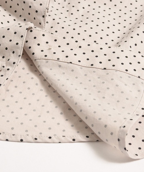 MUHET（ミュエータ）の「gather design shirt blouse / ギャザーデザインブラウス（シャツ/ブラウス・レディース・ベージュ/ライトブルー/ブラック・FREE）」の10枚目の写真