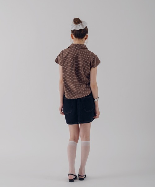 MUHET(ミュエータ)の「gather design shirt blouse / ギャザーデザインブラウス(シャツ/ブラウス・レディース・ベージュ/ライトブルー/ブラック/ブラウン・FREE)」の12枚目の写真