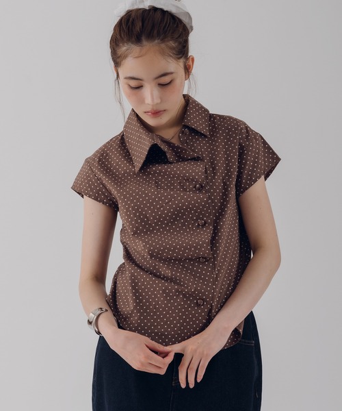 MUHET(ミュエータ)の「gather design shirt blouse / ギャザーデザインブラウス(シャツ/ブラウス・レディース・ベージュ/ライトブルー/ブラック/ブラウン・FREE)」の7枚目の写真
