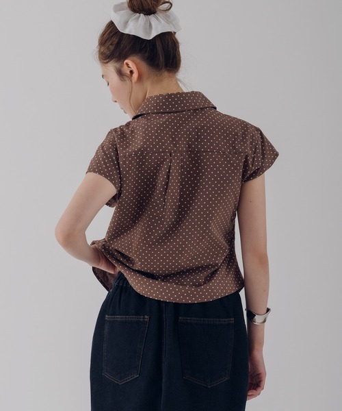 MUHET(ミュエータ)の「gather design shirt blouse / ギャザーデザインブラウス(シャツ/ブラウス・レディース・ベージュ/ライトブルー/ブラック/ブラウン・FREE)」の9枚目の写真