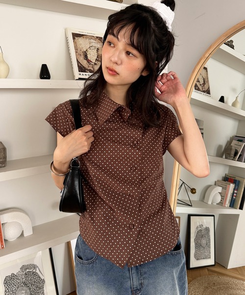 MUHET(ミュエータ)の「gather design shirt blouse / ギャザーデザインブラウス(シャツ/ブラウス・レディース・ベージュ/ライトブルー/ブラック/ブラウン・FREE)」の6枚目の写真
