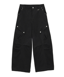 DANDEL（ダンデル）の「DD studded pin-tuck cargo pants (BLACK)（その他パンツ）」