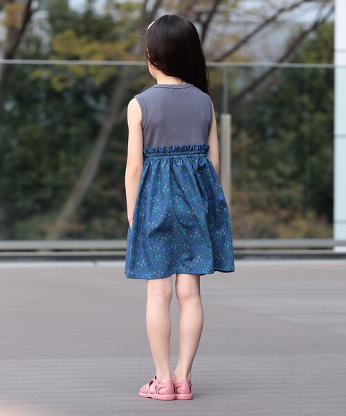 BEAMS mini（ビームスミニ）の「フラワー 切替 ノースリーブ ワンピース 2026SS（90～150cm）子供服 夏物 まとめ買い キッズ プチプラ 定番（ワンピース・キッズ・オレンジ系その他4/ネイビー/ホワイト系その他3・90/100/110/120/130/150/140）」の13枚目の写真
