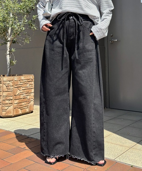 ISOOK(アイスー)の「ウエストリボンブラックワイドデニム(comochi select) / サイドタック ダブルボタン ワイドパンツ ロング デニムパンツ ブラック 黒(デニムパンツ・レディース・ブラック・S/M)」の13枚目の写真