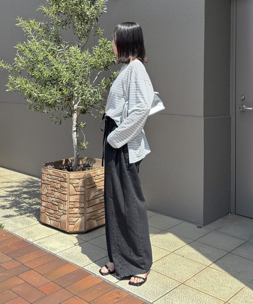 ISOOK(アイスー)の「ウエストリボンブラックワイドデニム(comochi select) / サイドタック ダブルボタン ワイドパンツ ロング デニムパンツ ブラック 黒(デニムパンツ・レディース・ブラック・S/M)」の16枚目の写真