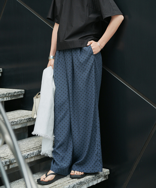VERMEIL par iena(ヴェルメイユパーイエナ)の「《手洗い可》ドットワイドパンツ(その他パンツ・レディース・ブラウン/ネイビー・36/38/40)」の15枚目の写真