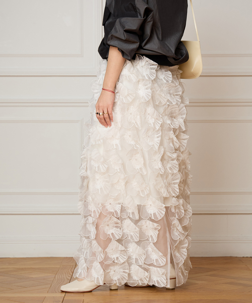 IENA LA BOUCLE(イエナラブークル)の「IENA LA BOUCLE フラワーモチーフオーガンジースカート(スカート・レディース・ホワイト・FREE)」の1枚目の写真