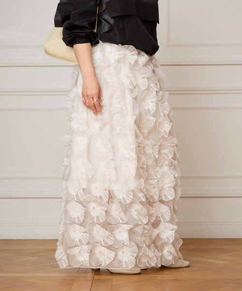 IENA LA BOUCLE(イエナラブークル)の「IENA LA BOUCLE フラワーモチーフオーガンジースカート(スカート・レディース・ホワイト・FREE)」の4枚目の写真