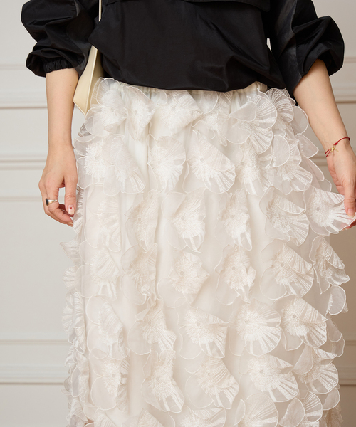 IENA LA BOUCLE(イエナラブークル)の「IENA LA BOUCLE フラワーモチーフオーガンジースカート(スカート・レディース・ホワイト・FREE)」の2枚目の写真