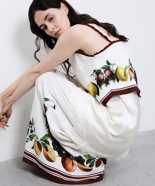 Ameri（アメリ）の「MEDI FRUIT SCARF PATTERN TUCK PANTS（Tシャツ/カットソー・レディース・ブラウン/アイボリー/ブラック・SMALL/MEDIUM）」の5枚目の写真