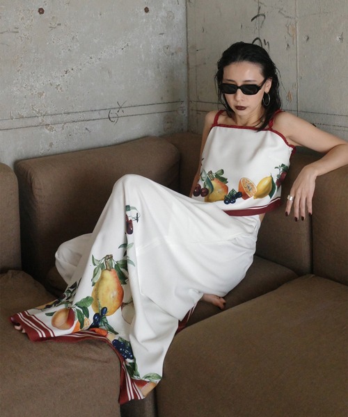 Ameri（アメリ）の「MEDI FRUIT SCARF PATTERN TUCK PANTS（Tシャツ/カットソー・レディース・ブラウン/アイボリー/ブラック・SMALL/MEDIUM）」の7枚目の写真