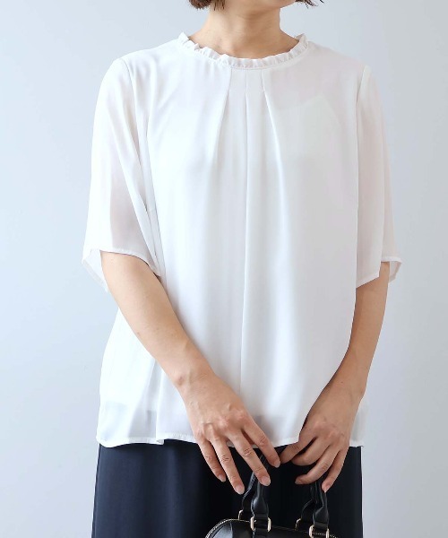 fleur by mint breeze(フルールバイミントブリーズ)の「【L~6L 大きいサイズ】【抗菌/消臭・接触冷感】フリルネックタックブラウス(シャツ/ブラウス・レディース・オフホワイト/ライトグリーン・5L/4L/3L/LL)」の6枚目の写真