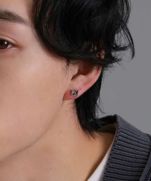 セール】【LION HEART】“LH-1”ピラミッドスタッズピアス/サージカル