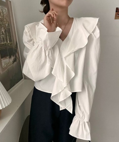 FAVORITO(ファヴォリート)の「フリルシングルブレストシャツ(シャツ/ブラウス・レディース・ホワイト/ブラック・F)」の5枚目の写真