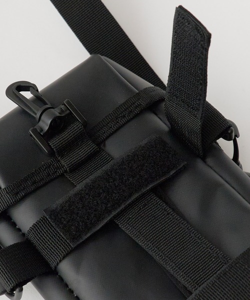 POLeR（ポーラー）の「POLeR/ポーラー StreamR MULTI MOBILE CASE スマホ ポーチ ケース 2026年春夏（ショルダーバッグ・メンズ・ブラック・ONE SIZE）」の2枚目の写真