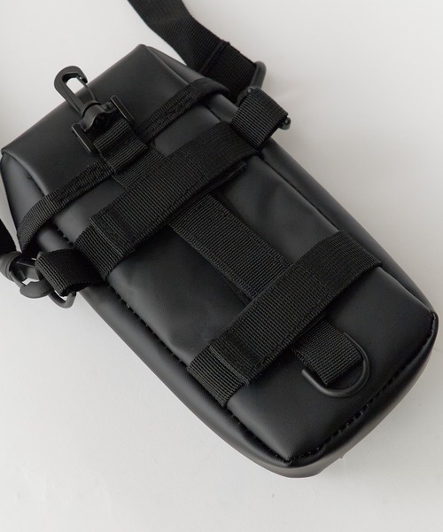 POLeR（ポーラー）の「POLeR/ポーラー StreamR MULTI MOBILE CASE スマホ ポーチ ケース 2026年春夏（ショルダーバッグ・メンズ・ブラック・ONE SIZE）」の3枚目の写真