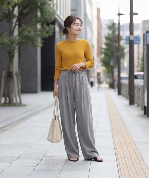 STYLE DELI（スタイルデリ）の「やわらかボートネックカットソートップス（Tシャツ/カットソー・レディース・ブラック/ホワイト/イエロー系・FREE）」の4枚目の写真