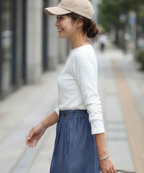 STYLE DELI（スタイルデリ）の「やわらかボートネックカットソートップス（Tシャツ/カットソー・レディース・ブラック/ホワイト/イエロー系・FREE）」の9枚目の写真