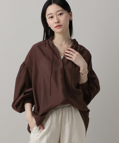 A part by（アパートバイ）の「ギャザーネックオーバーブラウス（シャツ/ブラウス・レディース・ブラウン系その他/オフホワイト/ライトブルー・FREE）」の3枚目の写真