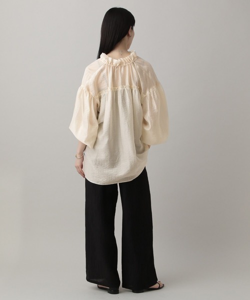 A part by（アパートバイ）の「ギャザーネックオーバーブラウス（シャツ/ブラウス・レディース・ブラウン系その他/オフホワイト/ライトブルー・FREE）」の7枚目の写真