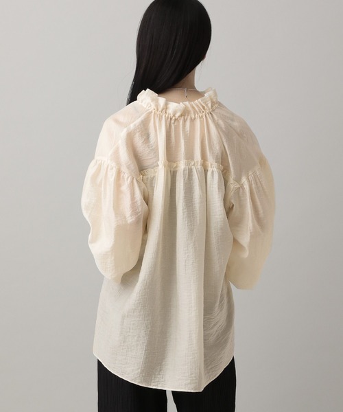 A part by（アパートバイ）の「ギャザーネックオーバーブラウス（シャツ/ブラウス・レディース・ブラウン系その他/オフホワイト/ライトブルー・FREE）」の8枚目の写真