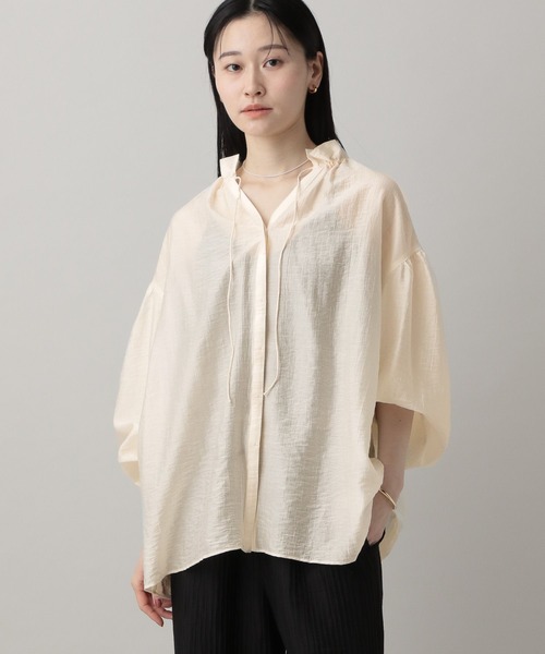 A part by（アパートバイ）の「ギャザーネックオーバーブラウス（シャツ/ブラウス・レディース・ブラウン系その他/オフホワイト/ライトブルー・FREE）」の10枚目の写真