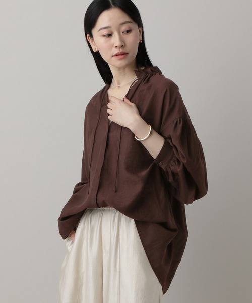 A part by（アパートバイ）の「ギャザーネックオーバーブラウス（シャツ/ブラウス・レディース・ブラウン系その他/オフホワイト/ライトブルー・FREE）」の14枚目の写真