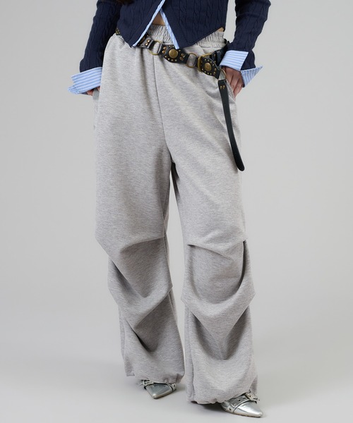 apres jour mignon（アプレジュールミニョン）の「【セットアップ着用可能】キラキラパラシュートパンツ（スウェットパンツ・レディース・チャコールグレー/ブラック/ネイビー/杢グレー/オフホワイト・LARGE/MEDIUM/SMALL）」の4枚目の写真