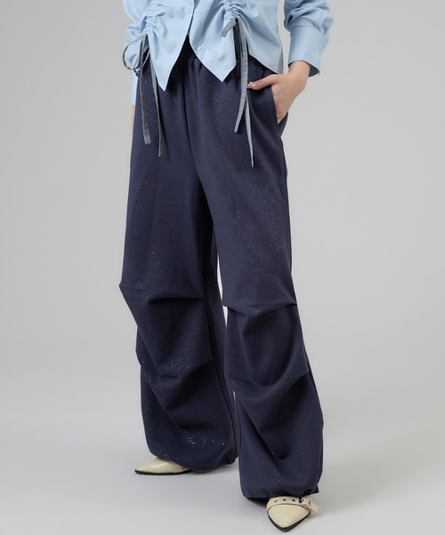 apres jour mignon（アプレジュールミニョン）の「【セットアップ着用可能】キラキラパラシュートパンツ（スウェットパンツ・レディース・チャコールグレー/ブラック/ネイビー/杢グレー/オフホワイト・LARGE/MEDIUM/SMALL）」の5枚目の写真