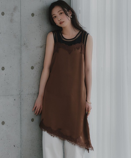 slattgir（スラットジール）の「高身長　サテンレースアシメキャミソールチュニック（トールサイズ）Essenave（キャミソール・レディース・ブラック/ブラウン・TM/TL/TLL/T3L）」の2枚目の写真