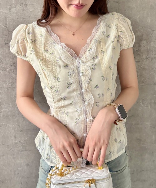 Mejoul（メジュール）の「【2026春夏新作】【大好評につき新色追加！】小花柄 / 無地 レース切り替えペプラムブラウス（シャツ/ブラウス・レディース・アイボリー/ホワイト・F）」の20枚目の写真