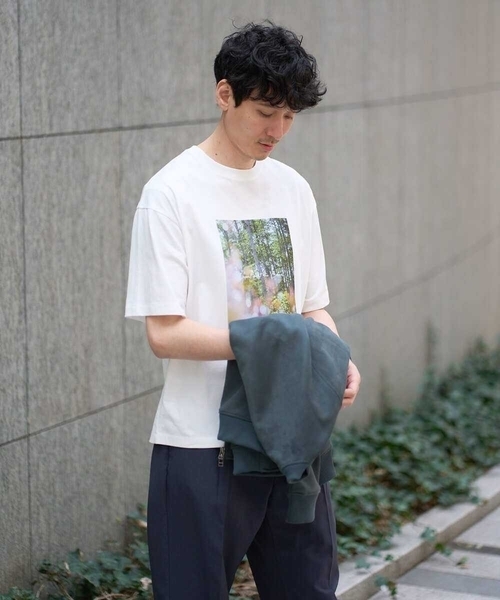 a.v.v(アーヴェヴェ)の「【コラボ/接触冷感】フォトグラファーコラボワイドシルエットカットソー(Tシャツ/カットソー・メンズ・ホワイト/チャコールグレー・48/46)」の8枚目の写真