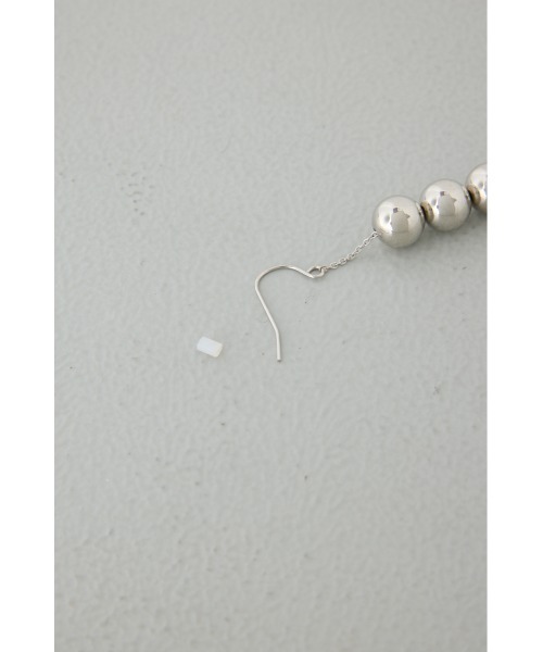 AZUL by moussy(アズールバイマウジー)の「パール/メタルボールピアス(ピアス(両耳用)・レディース・シルバー/ホワイト・FREE)」の7枚目の写真