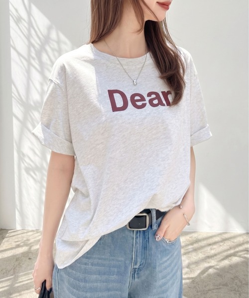 Eclat one(エクラワン)の「大人のこなれロゴ。Dearフロントロゴ・オーバーサイズTシャツ(Tシャツ/カットソー・レディース・グレー/ネイビー/ブラウン/ホワイト・FREE)」の1枚目の写真