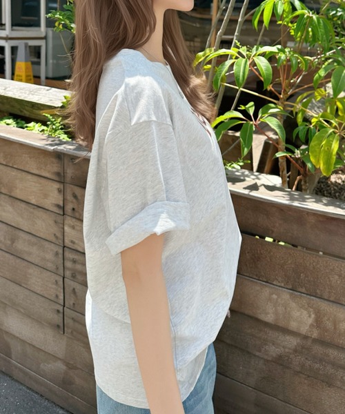 Eclat one(エクラワン)の「大人のこなれロゴ。Dearフロントロゴ・オーバーサイズTシャツ(Tシャツ/カットソー・レディース・グレー/ネイビー/ブラウン/ホワイト・FREE)」の12枚目の写真