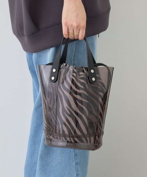 AMERICAN HOLIC(アメリカンホリック)の「【2点セット】巾着付PVCバッグ(トートバッグ・レディース・ブラック/ベージュ・FREE)」の2枚目の写真