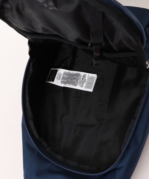 JANSPORT(ジャンスポーツ)の「【JANSPORT】MOVE SLING ムーブスリング ボディバッグ(ボディバッグ/ウエストポーチ・メンズ・ネイビー/ブラック・FREE)」の5枚目の写真