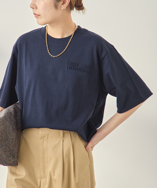 BAUM UND PFERDGARTEN(バウムウンドヘルガーデン)の「BAUM UND PFERDGARTEN/バウム ウンド ヘルガーデン JIANA 22135 Tシャツ(Tシャツ/カットソー・レディース・ブラック/ホワイト/ネイビー・SMALL)」の3枚目の写真