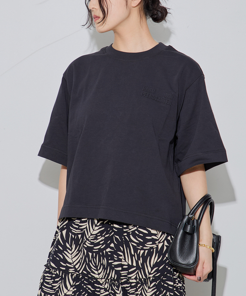 BAUM UND PFERDGARTEN(バウムウンドヘルガーデン)の「BAUM UND PFERDGARTEN/バウム ウンド ヘルガーデン JIANA 22135 Tシャツ(Tシャツ/カットソー・レディース・ブラック/ホワイト/ネイビー・SMALL)」の7枚目の写真
