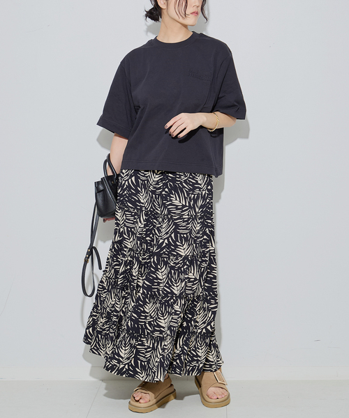 BAUM UND PFERDGARTEN(バウムウンドヘルガーデン)の「BAUM UND PFERDGARTEN/バウム ウンド ヘルガーデン JIANA 22135 Tシャツ(Tシャツ/カットソー・レディース・ブラック/ホワイト/ネイビー・SMALL)」の9枚目の写真