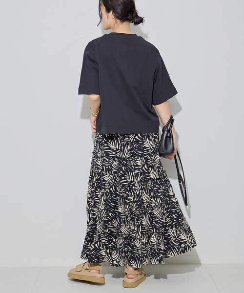 BAUM UND PFERDGARTEN(バウムウンドヘルガーデン)の「BAUM UND PFERDGARTEN/バウム ウンド ヘルガーデン JIANA 22135 Tシャツ(Tシャツ/カットソー・レディース・ブラック/ホワイト/ネイビー・SMALL)」の10枚目の写真